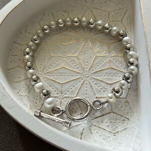 Silpada sterling silver with pearls toggle bracelet 8 inches long